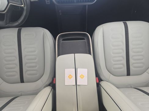 Used 2024 Rivian R1S Adventure AWD/4WD image 32