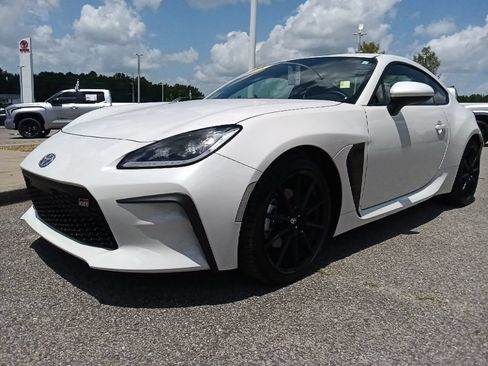 Used 2025 Toyota GR86 Premium RWD image 7