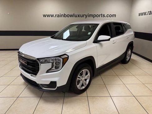 Used 2024 GMC Terrain SLE image 3