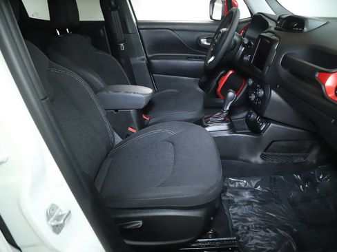 Used 2023 Jeep Renegade Latitude w/ Sun/Sound Group AWD/4WD image 35