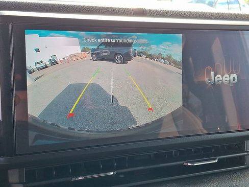 Used 2024 Jeep Wrangler Unlimited image 5