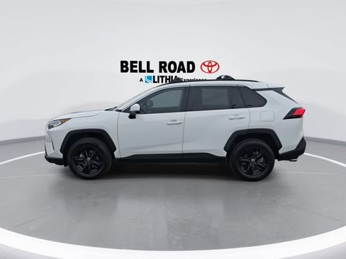 Used 2021 Toyota RAV4 XLE w/ Convenience Package FWD image 5