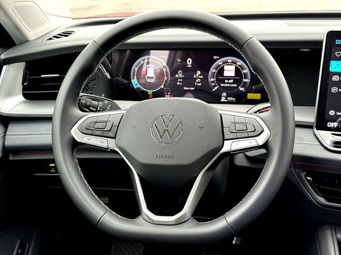 New 2026 Volkswagen Tiguan SE FWD image 19