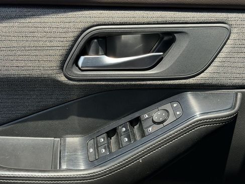 Used 2022 Nissan Rogue SV FWD image 16