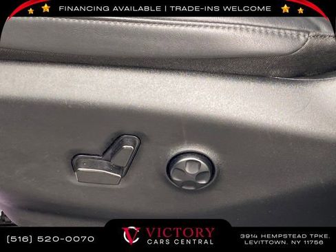 Used 2023 Chrysler Pacifica Touring-L image 6