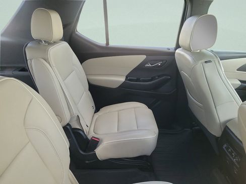 Used 2023 Chevrolet Traverse Premier image 6