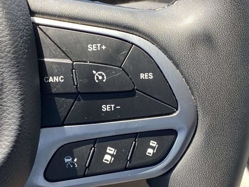 Used 2023 Chrysler Pacifica Touring-L FWD image 29