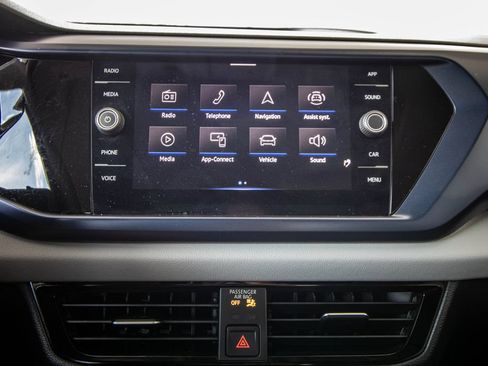 Used 2022 Volkswagen Taos SE w/ Panoramic Sunroof Package FWD image 41