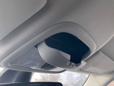 Used 2019 Jeep Cherokee Latitude Plus w/ Comfort/Convenience Group image 19