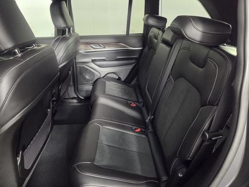 Used 2026 Jeep Grand Cherokee Altitude RWD image 23
