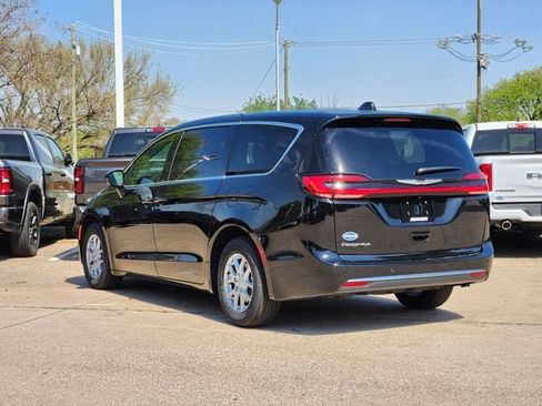 New 2026 Chrysler Pacifica Select FWD image 4