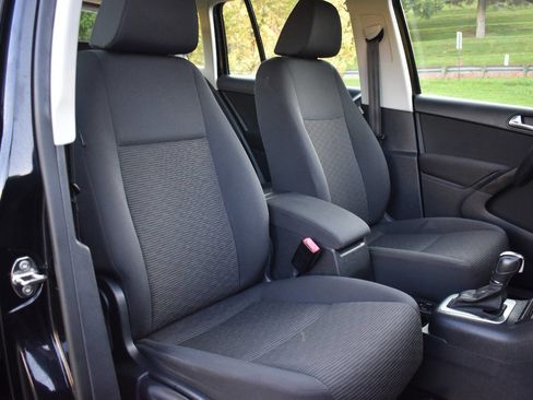 Used 2014 Volkswagen Tiguan S image 13