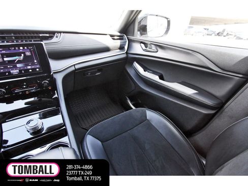 Used 2023 Jeep Grand Cherokee L Laredo AWD/4WD image 11