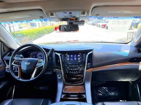 Used 2018 Cadillac Escalade ESV Luxury image 21