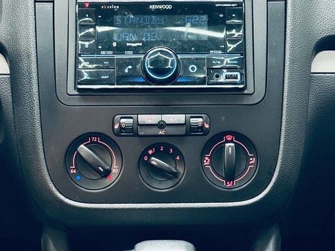 Used 2009 Volkswagen Rabbit S image 17