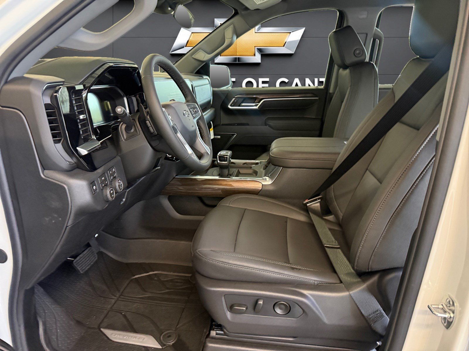 New 2026 Chevrolet Silverado 1500 RST w/ Redline Edition AWD/4WD image 9