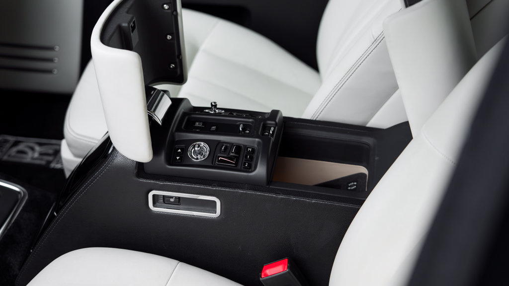 Used 2014 Rolls-Royce Phantom Sedan RWD image 37
