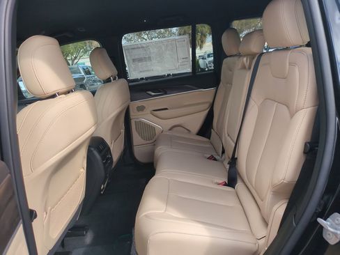 New 2026 Jeep Grand Cherokee Limited RWD image 15