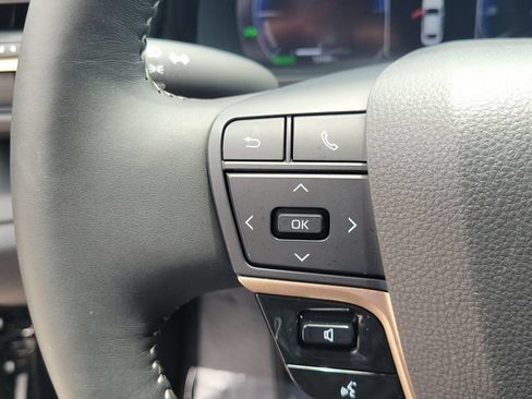 Certified 2025 Toyota Crown AWD/4WD image 20