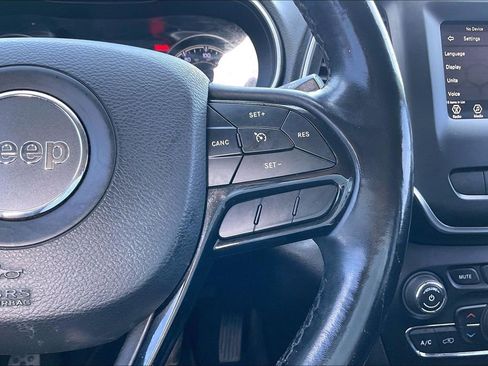 Used 2020 Jeep Cherokee Latitude Plus image 11