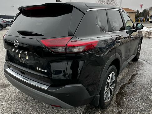 Used 2023 Nissan Rogue SV image 5