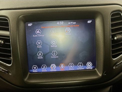 Used 2019 Jeep Compass Trailhawk AWD/4WD image 14