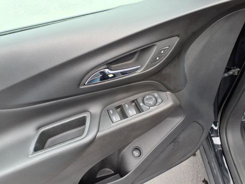 Used 2018 Chevrolet Equinox LT image 17