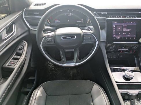 New 2025 Jeep Grand Cherokee Altitude image 14