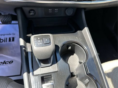Used 2025 Nissan Rogue SV AWD/4WD image 16