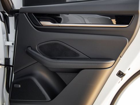 Certified 2025 Porsche Macan Electric RWD image 38