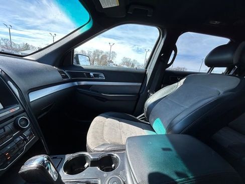 Used 2017 Ford Explorer XLT w/ Equipment Group 202A image 45