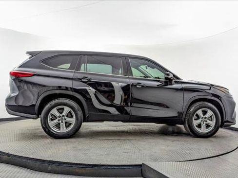 Used 2021 Toyota Highlander L image 9