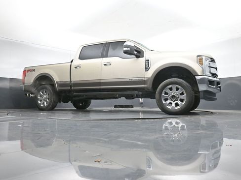 Used 2018 Ford F250 Lariat w/ Chrome Package image 40