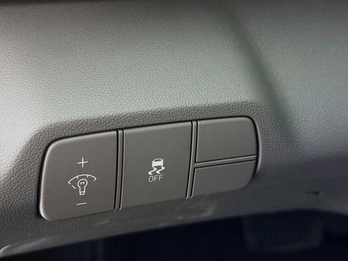 Used 2025 Hyundai Elantra SEL FWD image 12