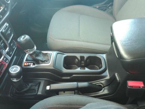 Used 2024 Jeep Wrangler Unlimited Rubicon AWD/4WD image 37