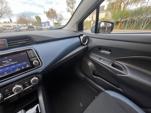 Used 2025 Nissan Versa SV image 33