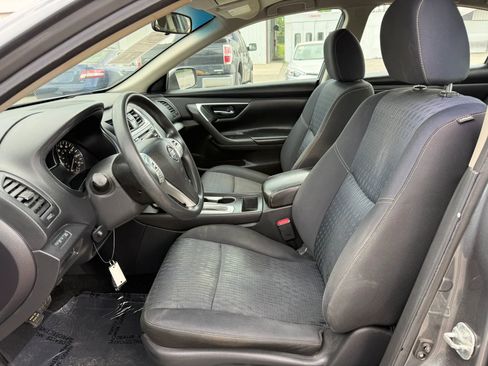 Used 2016 Nissan Altima 2.5 S w/ Power Driver Seat Package FWD image 2