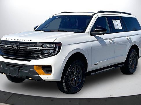 Used 2025 Ford Expedition Tremor image 4