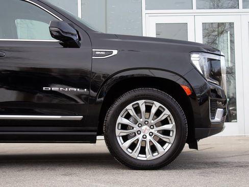 Used 2023 GMC Yukon Denali w/ LPO, Floor Liner Package image 5