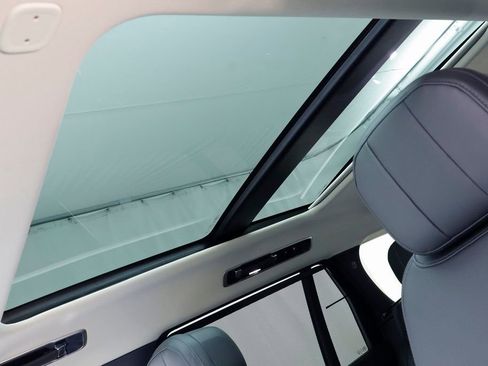 New 2025 Land Rover Range Rover Long Wheelbase SE image 14