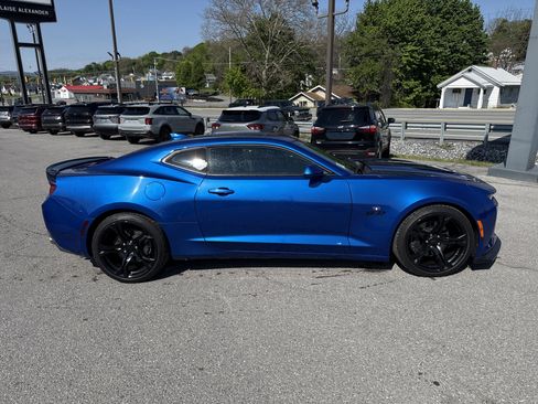 Used 2018 Chevrolet Camaro SS RWD image 2