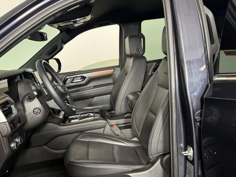 Used 2025 GMC Yukon Denali RWD image 19