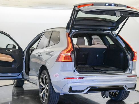 Certified 2024 Volvo XC60 T8 Ultimate w/ Protection Package Premier AWD/4WD image 25