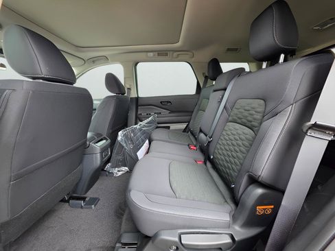 New 2026 Nissan Pathfinder SV w/ SV Premium Package FWD image 19