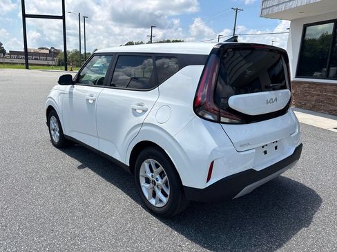 Used 2025 Kia Soul LX w/ LX Technology Package FWD image 6