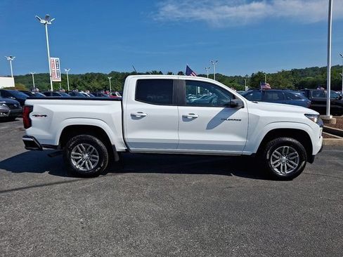 Used 2024 Chevrolet Colorado LT w/ LT Convenience Package II AWD/4WD image 9