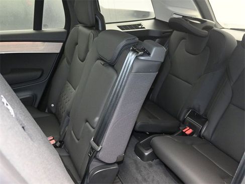 Used 2025 Volvo XC90 B6 Core w/ Protection Package image 22