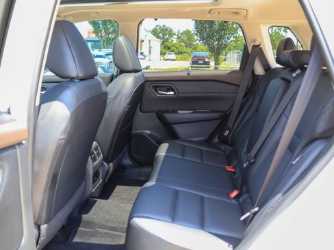Used 2023 Nissan Rogue SV w/ SV Premium B Package FWD image 9