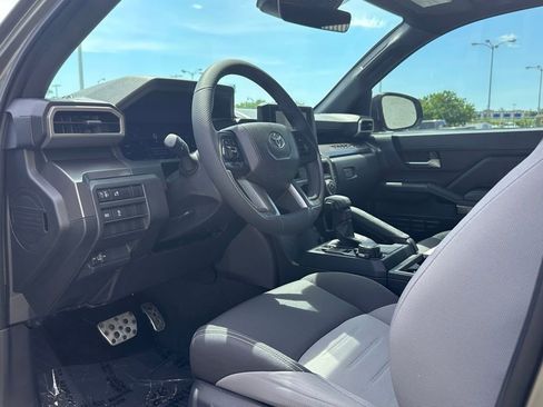 Used 2025 Toyota Tacoma TRD Sport AWD/4WD image 11
