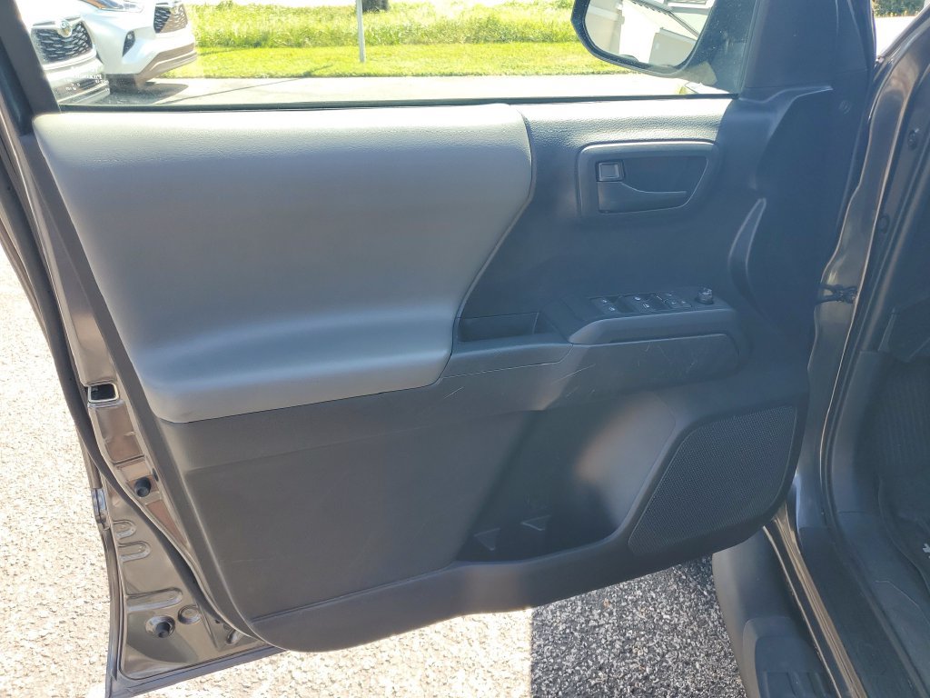 Used 2020 Toyota Tacoma SR AWD/4WD image 8
